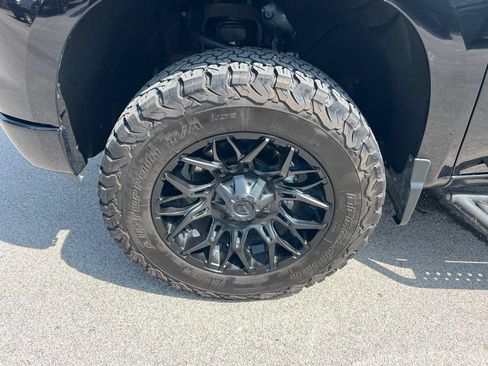Used 2023 Chevrolet Silverado 1500 LT Trail Boss w/ LPO, Dark Essentials Package AWD/4WD image 13