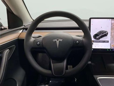 Used 2023 Tesla Model Y Performance image 10