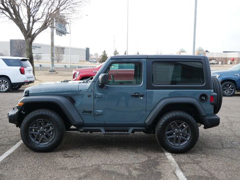 Used 2025 Jeep Wrangler Sport S image 6