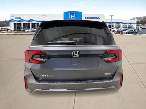 New 2026 Honda Odyssey Touring image 4