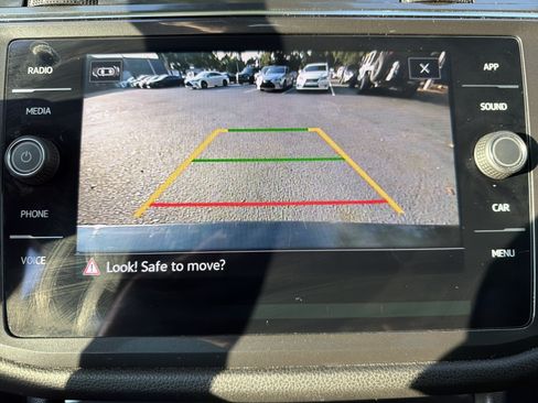 Used 2022 Volkswagen Tiguan SE FWD image 25