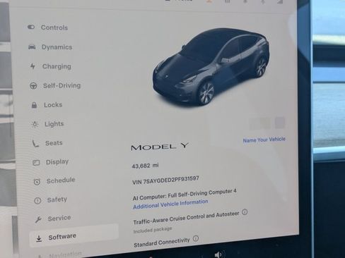 Used 2023 Tesla Model Y 2WD image 11