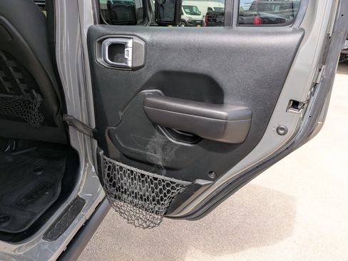Used 2021 Jeep Gladiator Rubicon AWD/4WD image 25