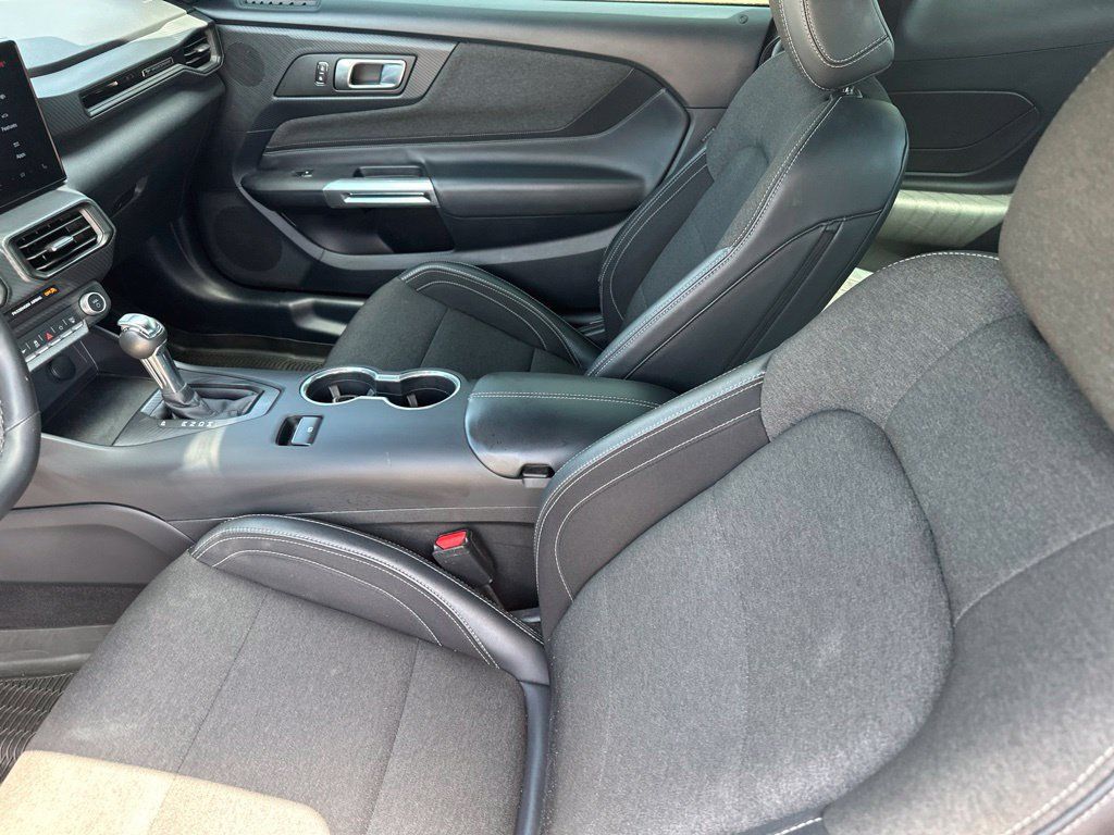 Used 2024 Ford Mustang GT RWD image 2