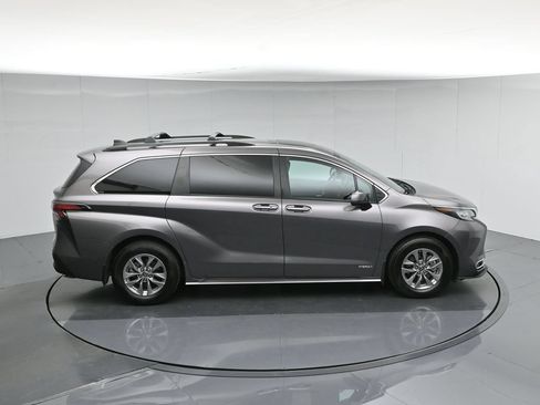 Used 2021 Toyota Sienna XLE FWD image 44