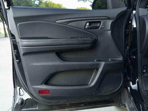 Used 2025 Honda Passport TrailSport image 36