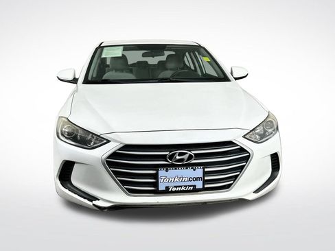 Used 2017 Hyundai Elantra SE FWD image 2