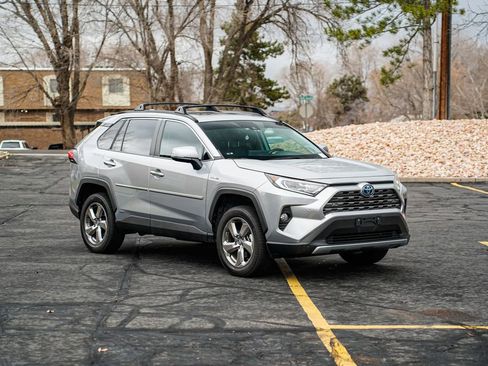 Used 2019 Toyota RAV4 Limited w/ Carpet Mat Package image 3