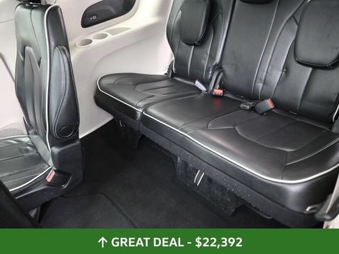 Used 2023 Chrysler Pacifica Limited FWD image 19