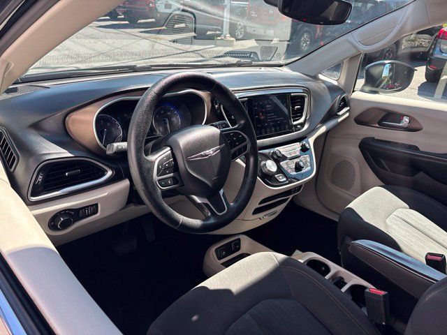 Used 2019 Chrysler Pacifica Touring FWD image 13