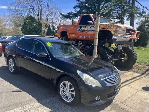 Used 2011 INFINITI G37 x Sedan w/ Premium Pkg AWD/4WD image 2