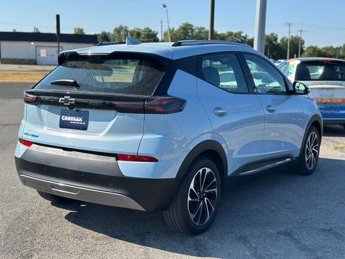 Used 2022 Chevrolet Bolt EUV Premier w/ Sun & Sound Package FWD image 6