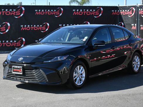 Used 2025 Toyota Camry LE FWD image 3