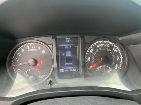 Used 2019 Toyota Tacoma SR image 9