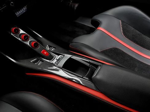 Used 2022 Ferrari 812 GTS RWD image 29