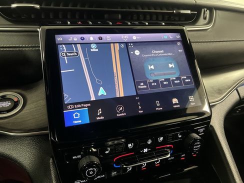 Used 2023 Jeep Grand Cherokee Overland image 40