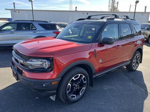 Used 2022 Ford Bronco Sport Outer Banks w/ Tech Package image 2