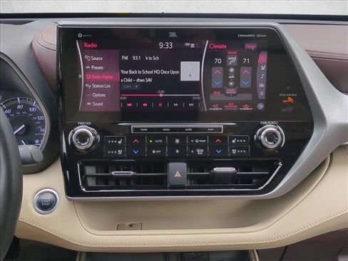 Used 2020 Toyota Highlander Platinum FWD image 18