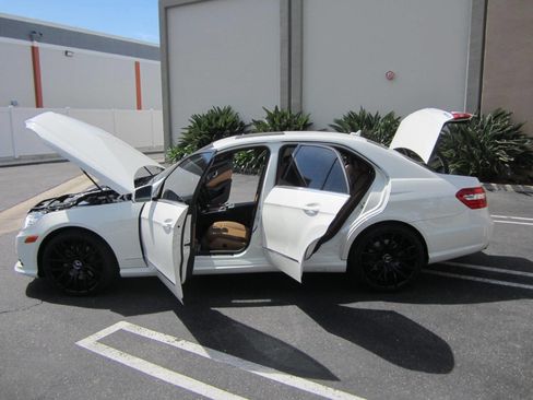 Used 2010 Mercedes-Benz E 550 Sedan image 9