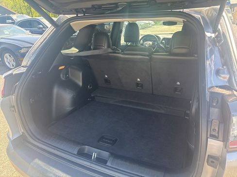 Used 2019 Jeep Cherokee Limited AWD/4WD image 20