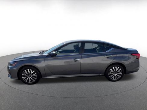 Used 2025 Nissan Altima 2.5 SV FWD image 7