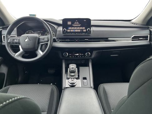 Used 2024 Mitsubishi Outlander ES image 12