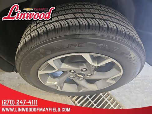 Used 2025 Chevrolet Trax LT FWD image 7