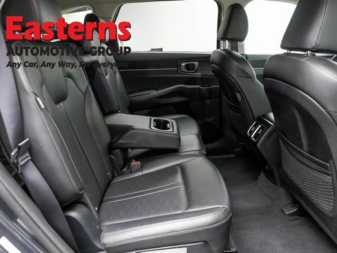 Used 2024 Kia Sorento S FWD image 24