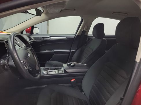 Used 2020 Ford Fusion SE FWD image 12