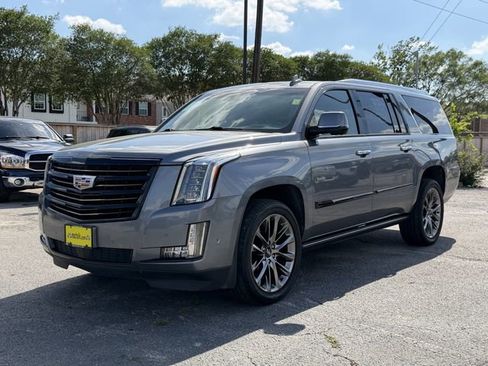 Used 2019 Cadillac Escalade ESV Platinum w/ Escalade Sport Edition image 4