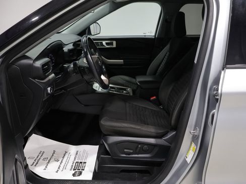 Used 2020 Ford Explorer XLT AWD/4WD image 11