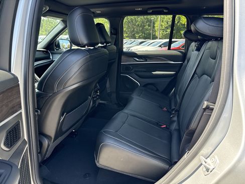 Used 2026 Jeep Grand Cherokee Limited AWD/4WD image 21