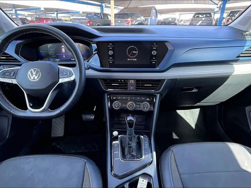 Used 2024 Volkswagen Taos SE image 16