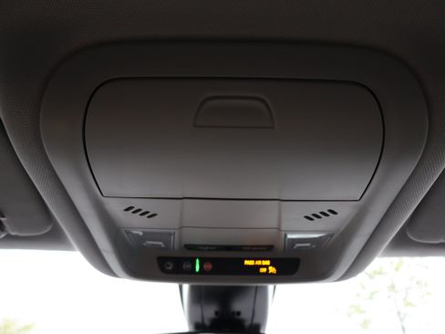 Used 2025 Chevrolet Blazer LT FWD image 29