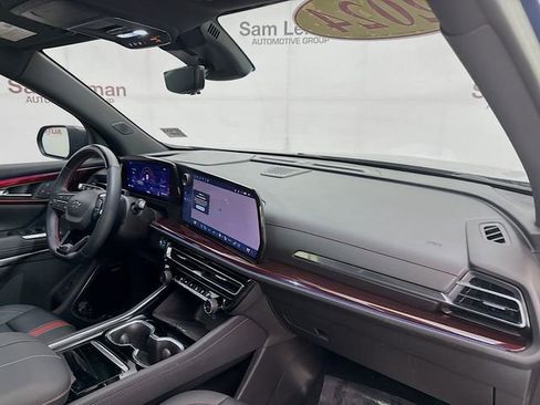 Used 2024 Chevrolet Traverse RS image 33