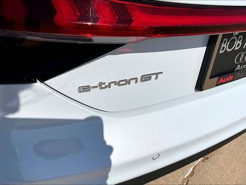 Used 2023 Audi e-tron GT Premium Plus image 33