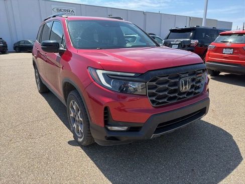 Used 2022 Honda Passport TrailSport image 2