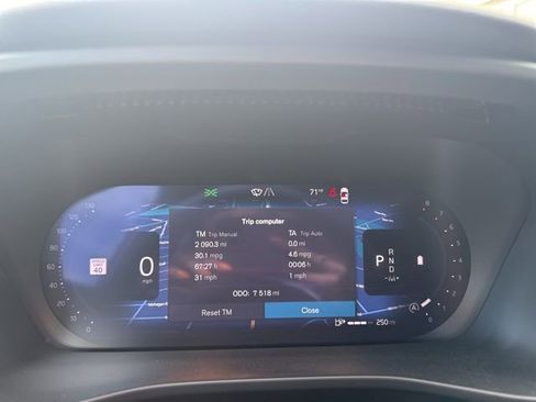 Certified 2025 Volvo XC40 B5 Plus AWD/4WD image 16