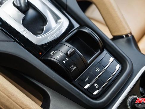 Used 2016 Porsche Cayenne image 22