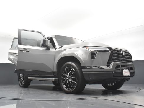 Used 2024 Lexus GX 550 image 33