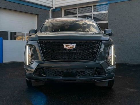 Used 2025 Cadillac Escalade V w/ LPO, Floor Liner Package image 31