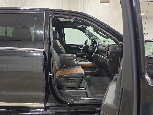Used 2024 Chevrolet Silverado 1500 High Country w/ High Country Premium Package AWD/4WD image 31