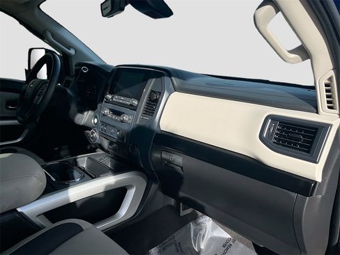 Used 2024 Nissan Titan SV w/ SV Convenience Package image 28