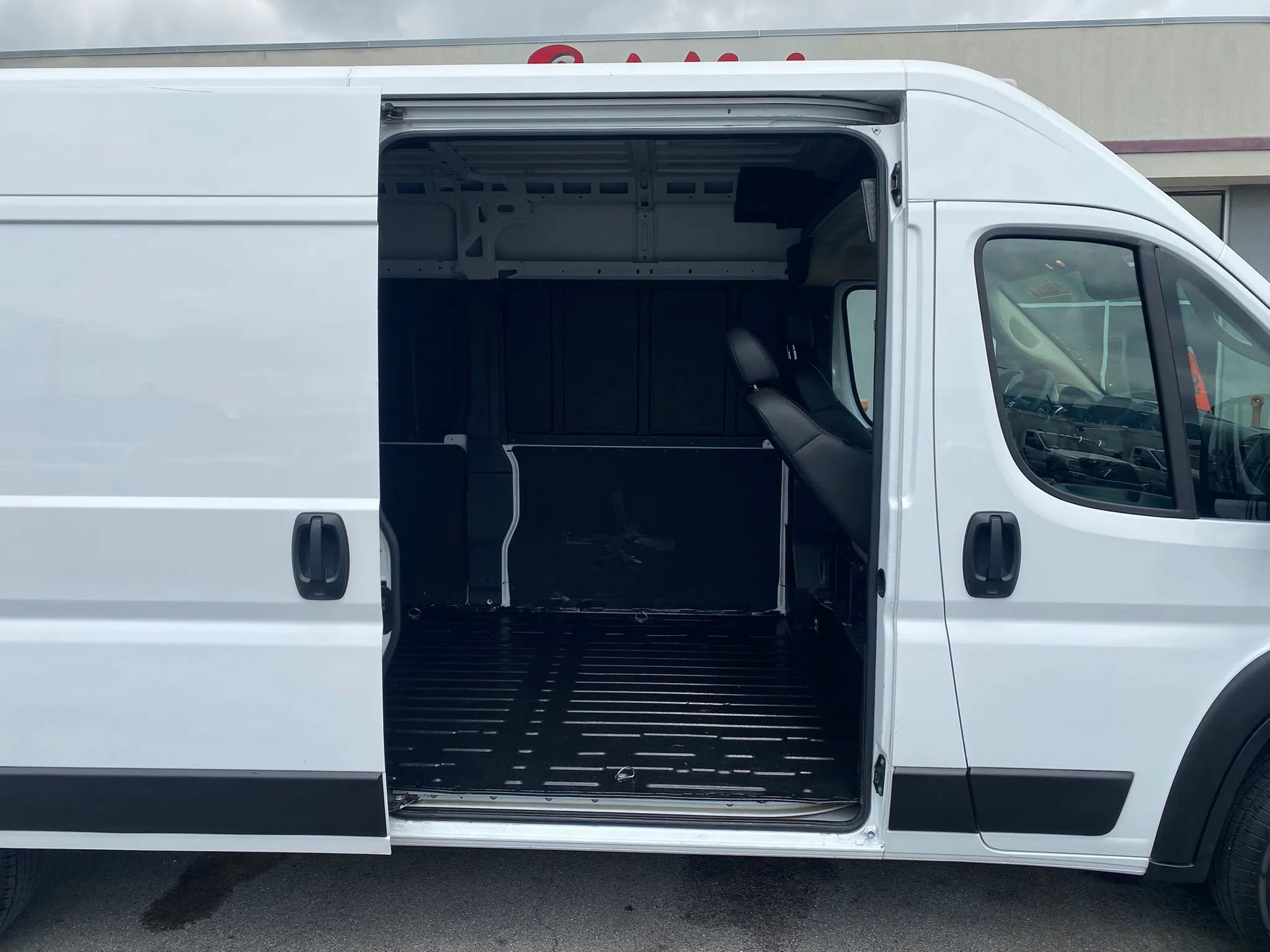 Used 2025 RAM ProMaster 2500 w/ Convenience Group FWD image 21