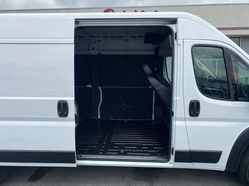 Used 2025 RAM ProMaster 2500 w/ Convenience Group FWD image 21