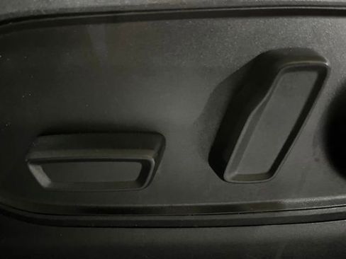 Used 2023 Jeep Grand Cherokee Laredo AWD/4WD image 14