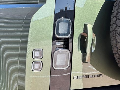 New 2026 Land Rover Defender 110 X-Dynamic SE image 21