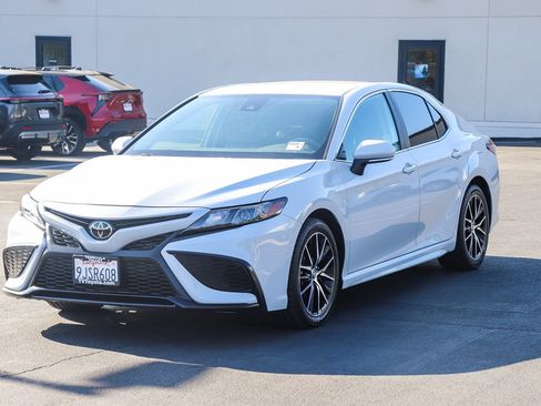 Certified 2024 Toyota Camry SE FWD image 3