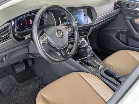 Used 2019 Volkswagen Jetta SEL w/ Cold Weather Package FWD image 10