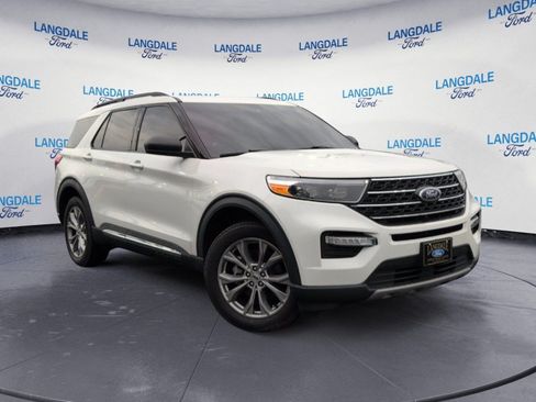 Used 2023 Ford Explorer XLT w/ Equipment Group 202A AWD/4WD image 2